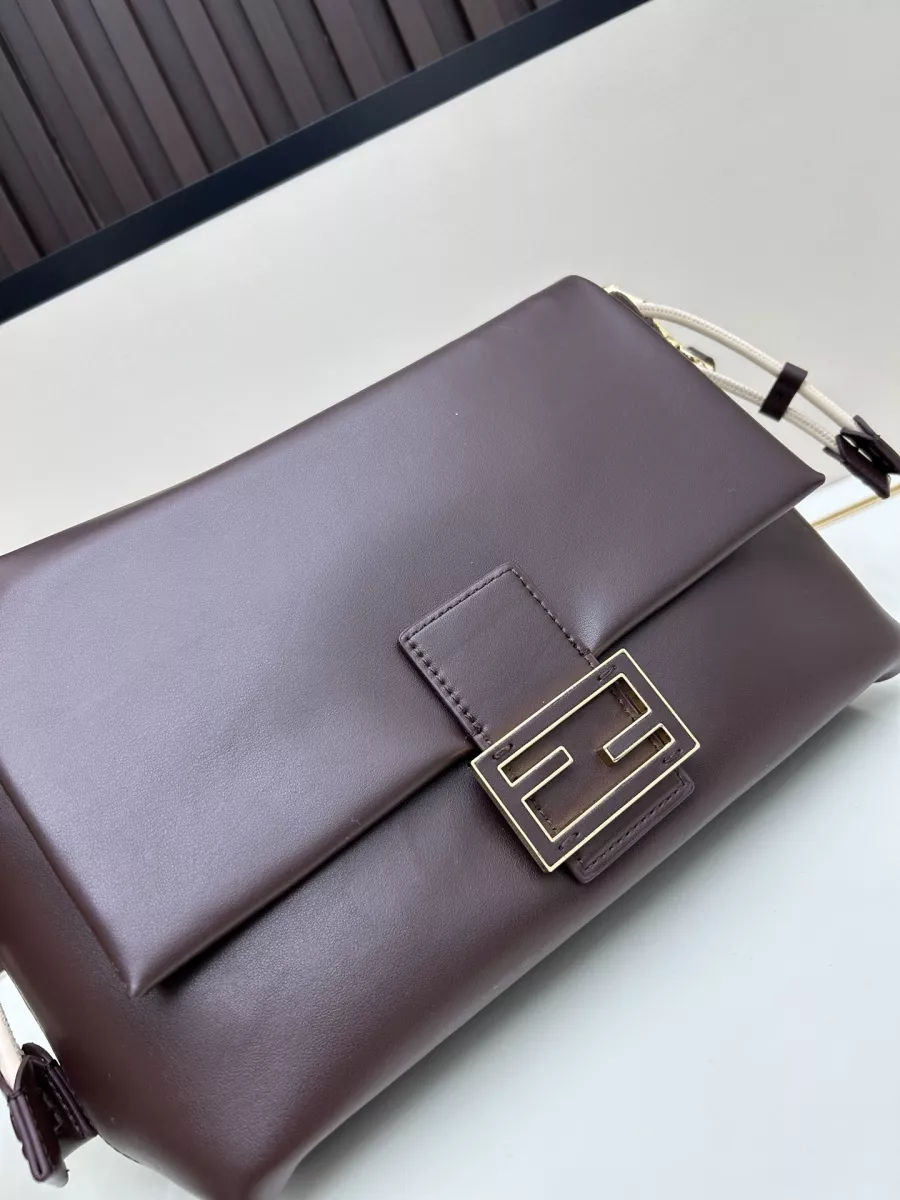 Fendi AAA Quality Messenger Bags For Women Bright 2650