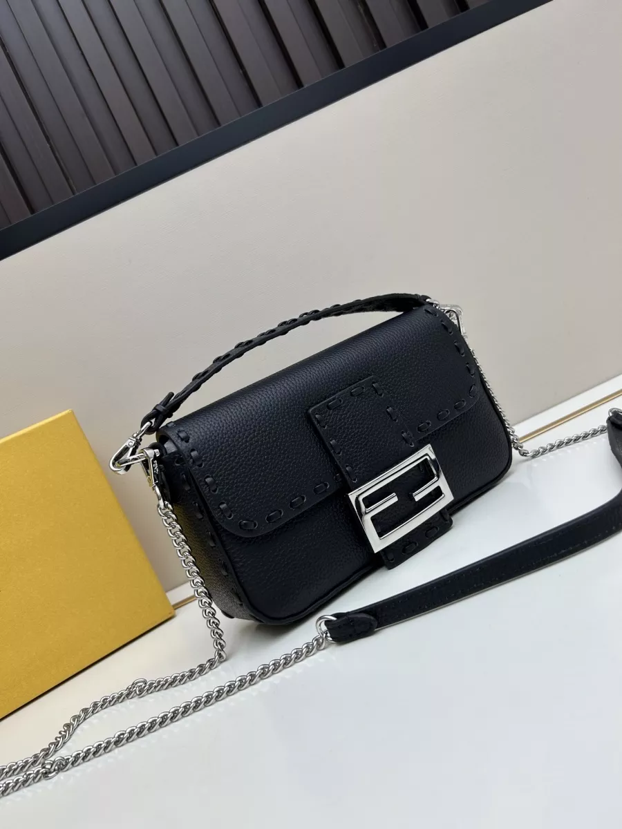 Fendi AAA Quality Messenger Bags For Women Comfortable 5689