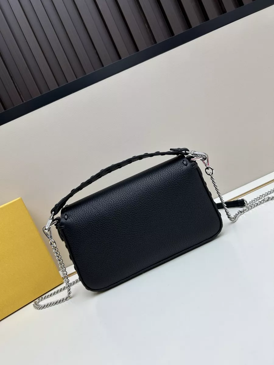 Fendi AAA Quality Messenger Bags For Women Comfortable 5689