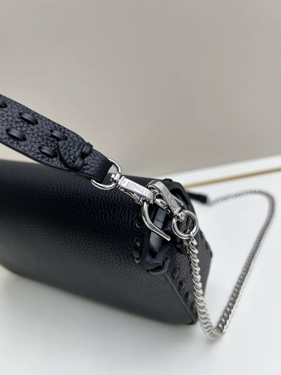 Fendi AAA Quality Messenger Bags For Women Comfortable 5689