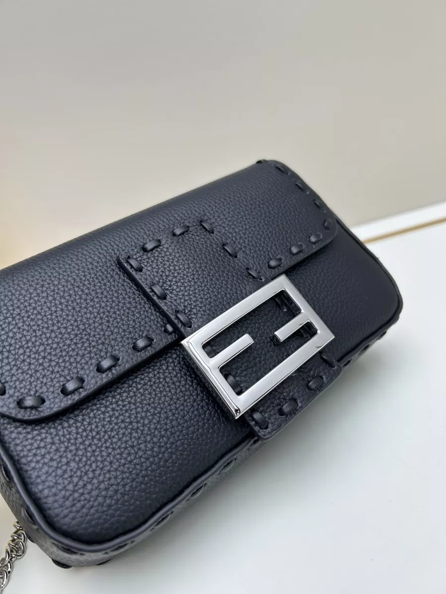 Fendi AAA Quality Messenger Bags For Women Comfortable 5689