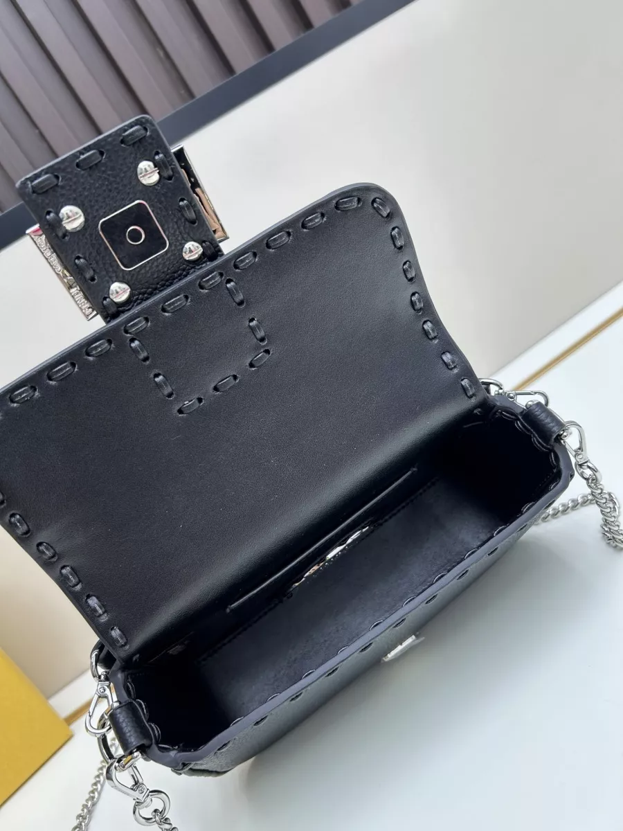 Fendi AAA Quality Messenger Bags For Women Comfortable 5689