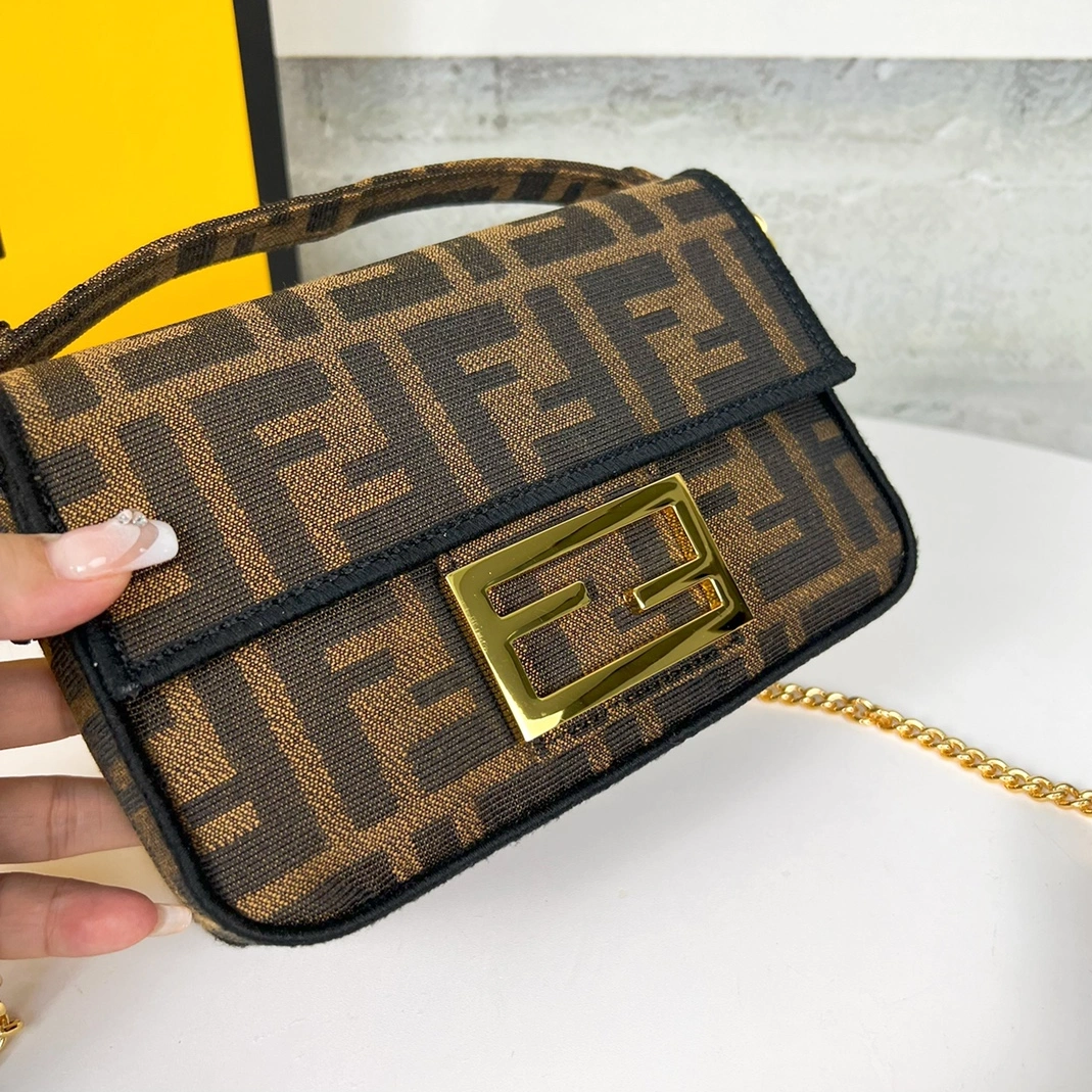 Fendi AAA Quality Messenger Bags For Women Compact 6428