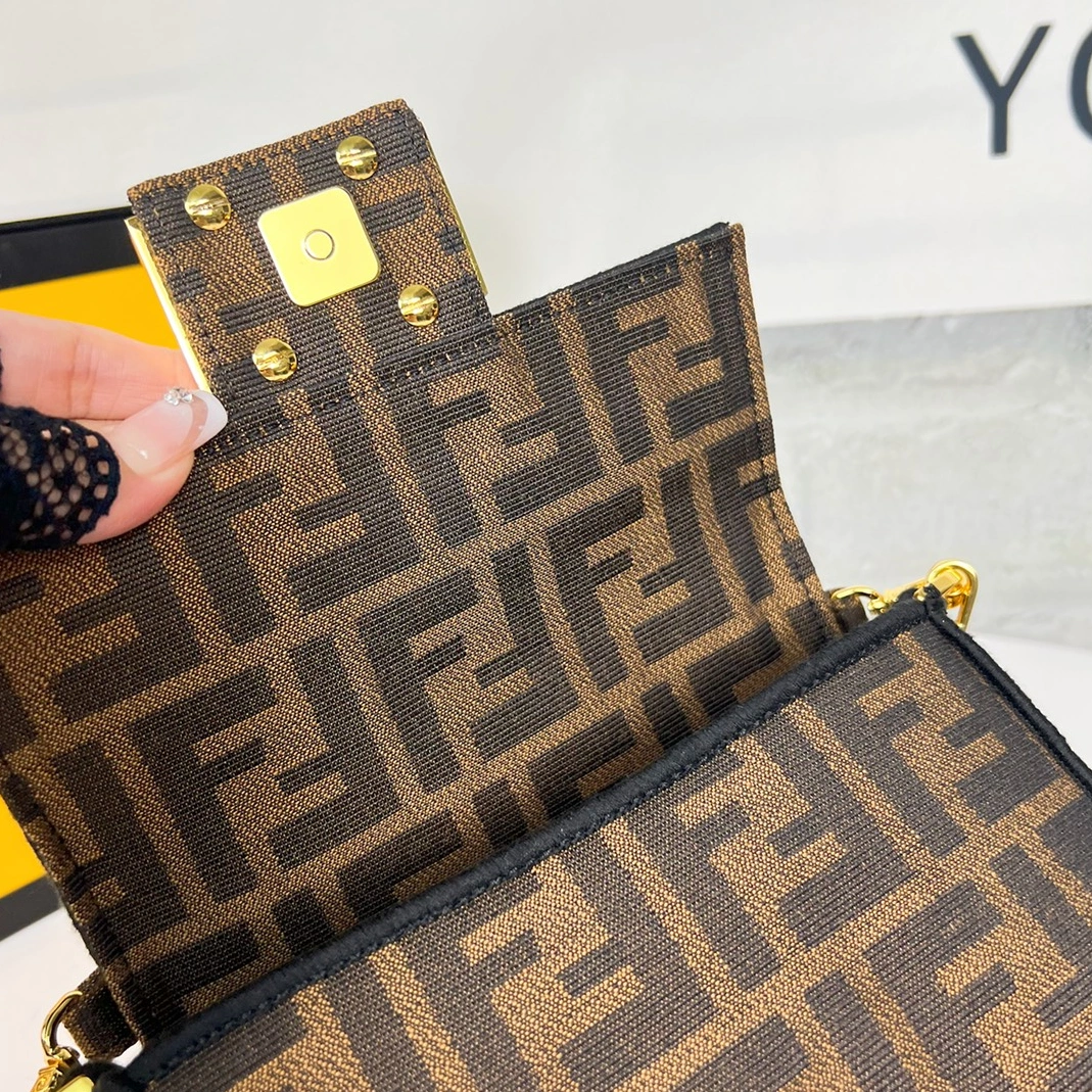 Fendi AAA Quality Messenger Bags For Women Compact 6428