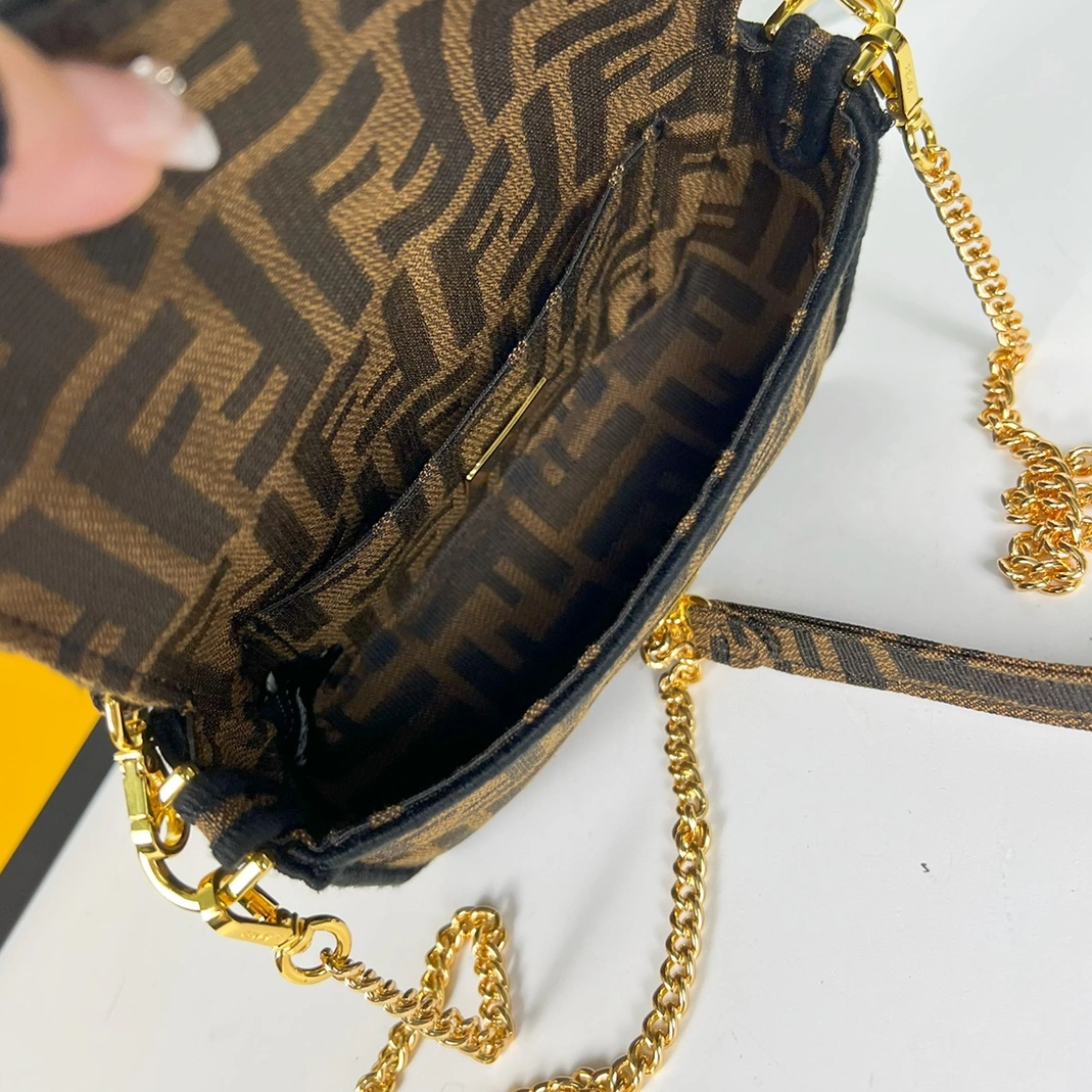 Fendi AAA Quality Messenger Bags For Women Compact 6428