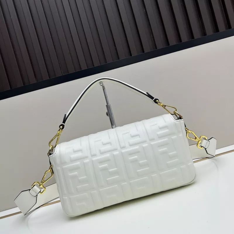 Fendi AAA Quality Messenger Bags For Women DailyWear 5150