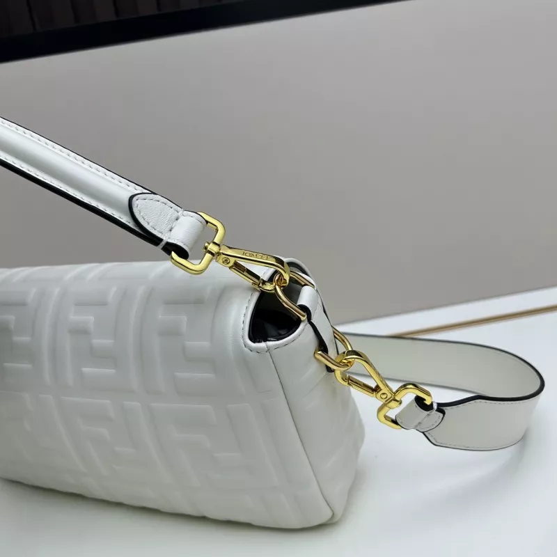 Fendi AAA Quality Messenger Bags For Women DailyWear 5150