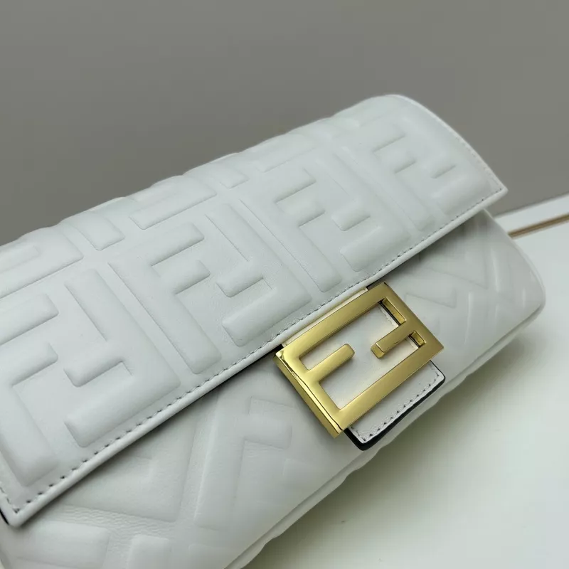 Fendi AAA Quality Messenger Bags For Women DailyWear 5150