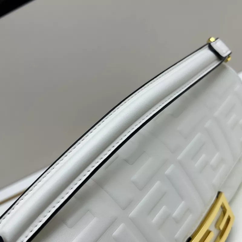 Fendi AAA Quality Messenger Bags For Women DailyWear 5150
