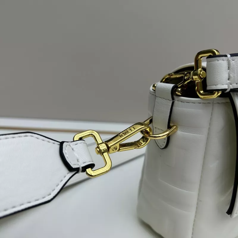 Fendi AAA Quality Messenger Bags For Women DailyWear 5150