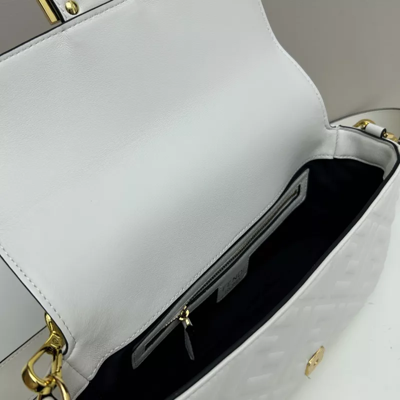 Fendi AAA Quality Messenger Bags For Women DailyWear 5150