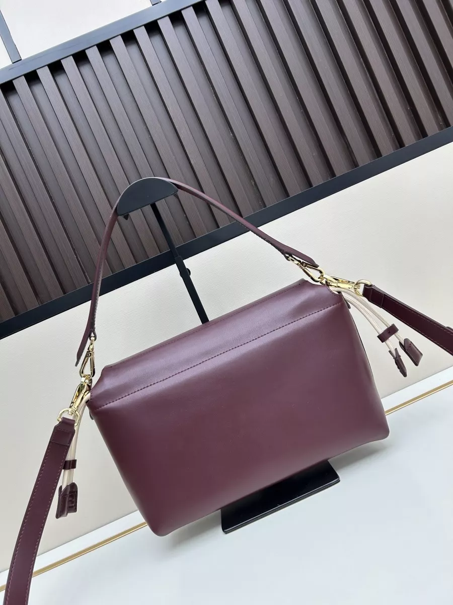 Fendi AAA Quality Messenger Bags For Women DailyWear 6984