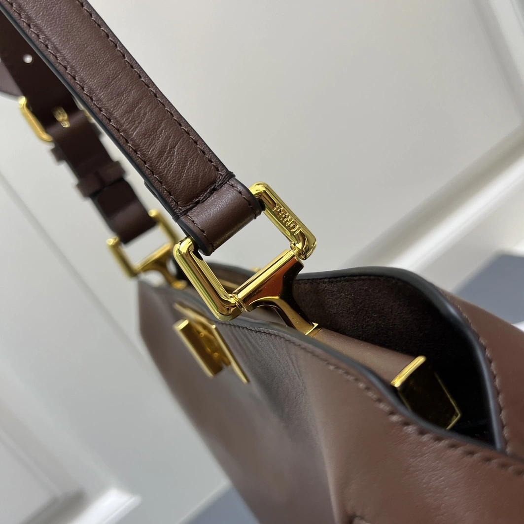 Fendi AAA Quality Messenger Bags For Women EasyMatch 2785