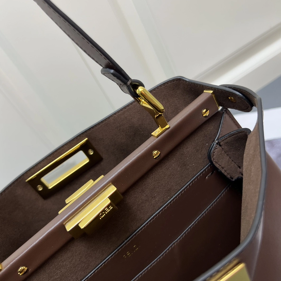 Fendi AAA Quality Messenger Bags For Women EasyMatch 2785