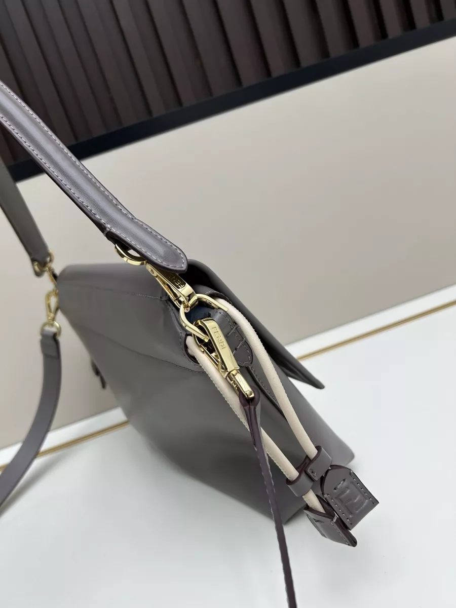 Fendi AAA Quality Messenger Bags For Women Fashionable 9363