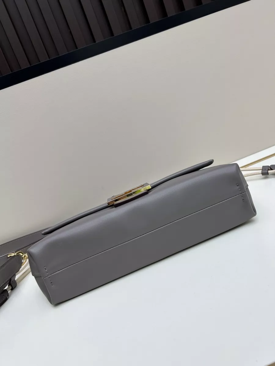 Fendi AAA Quality Messenger Bags For Women Fashionable 9363