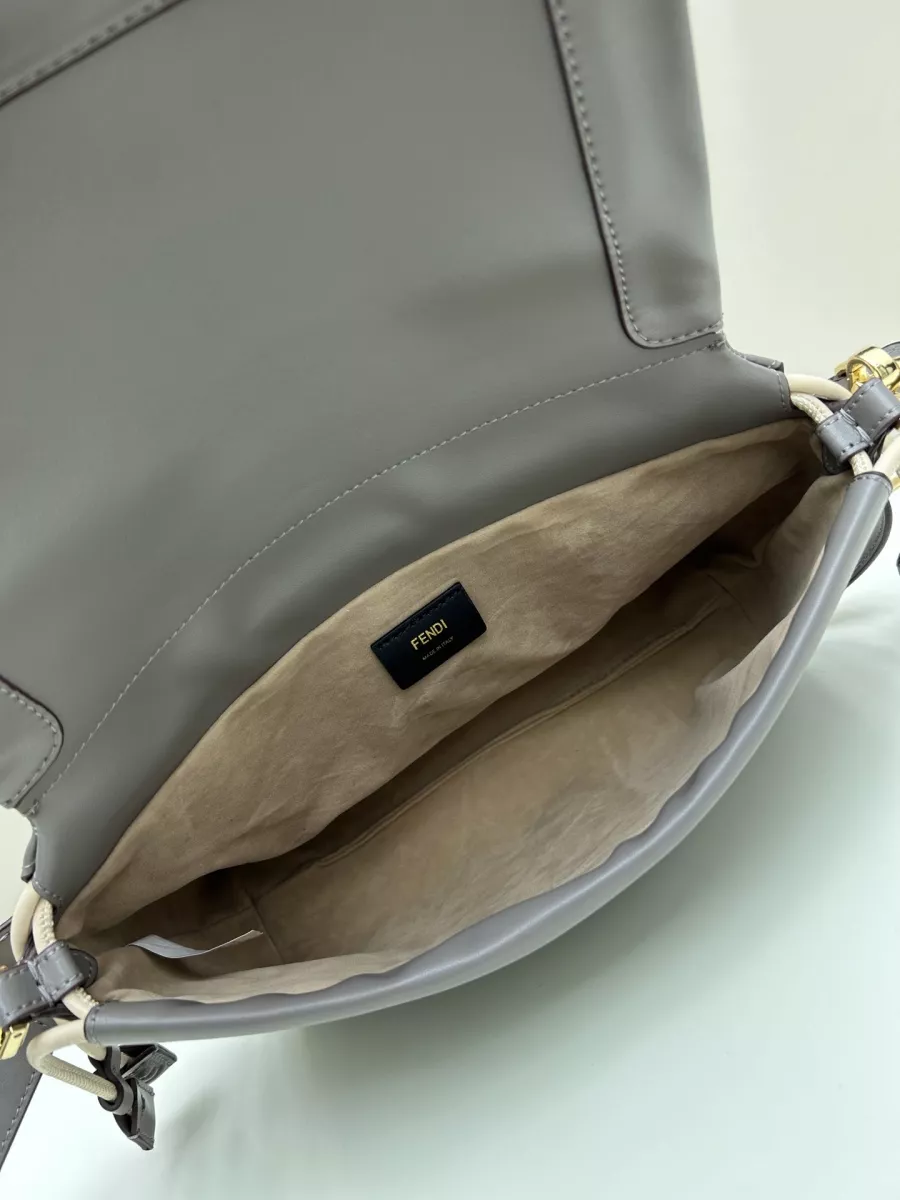 Fendi AAA Quality Messenger Bags For Women Fashionable 9363