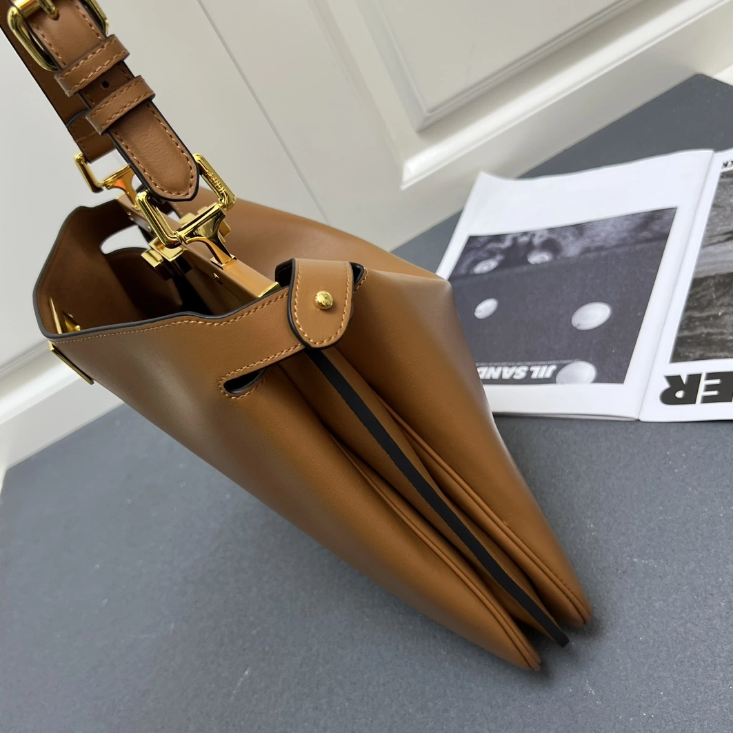 Fendi AAA Quality Messenger Bags For Women StreetReady 1981