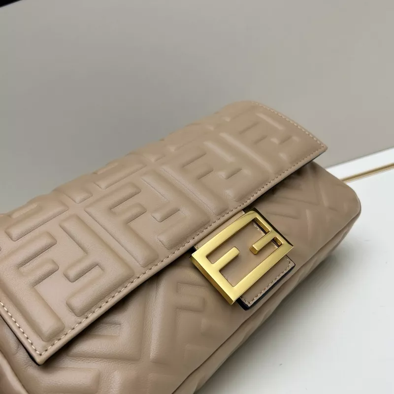 Fendi AAA Quality Messenger Bags For Women Stylish 6083