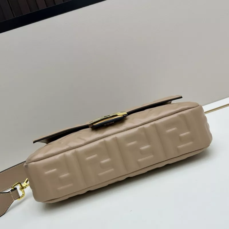 Fendi AAA Quality Messenger Bags For Women Stylish 6083