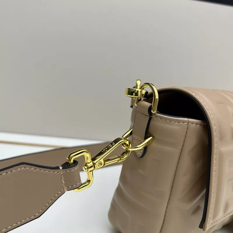 Fendi AAA Quality Messenger Bags For Women Stylish 6083