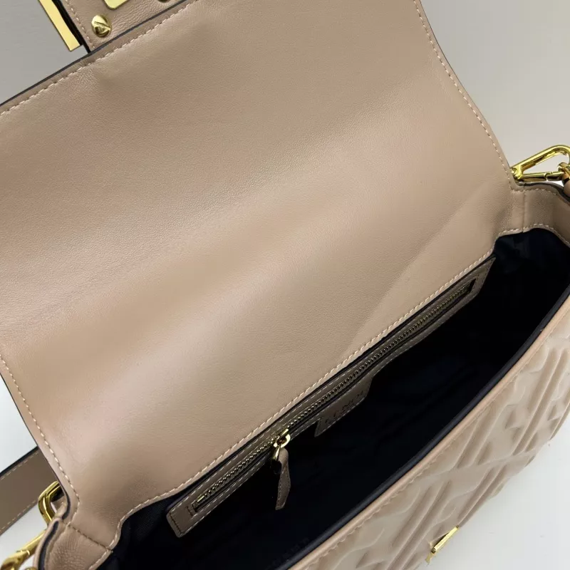 Fendi AAA Quality Messenger Bags For Women Stylish 6083