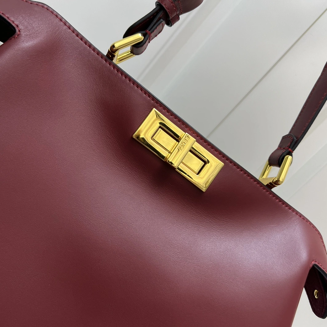 Fendi AAA Quality Messenger Bags For Women UrbanStyle 4476