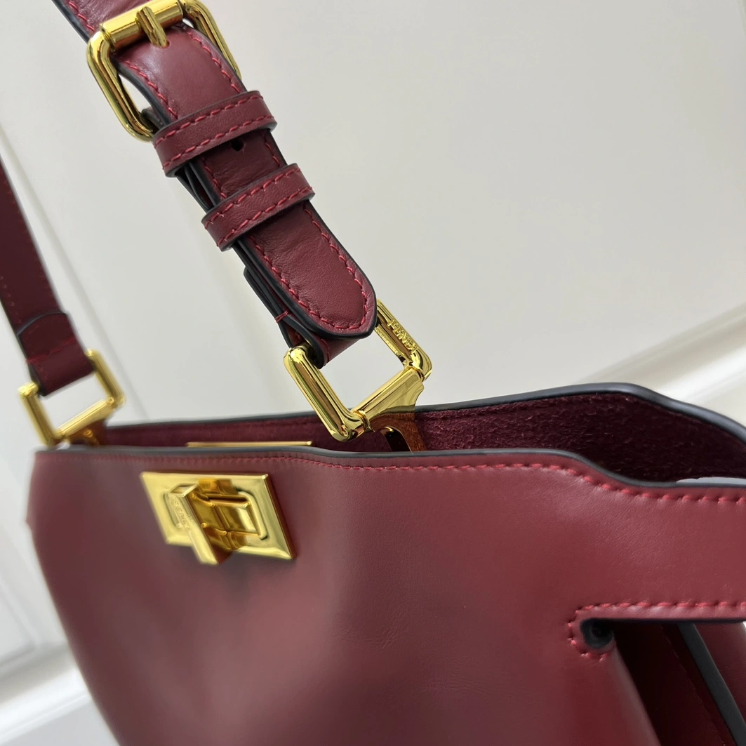 Fendi AAA Quality Messenger Bags For Women UrbanStyle 4476