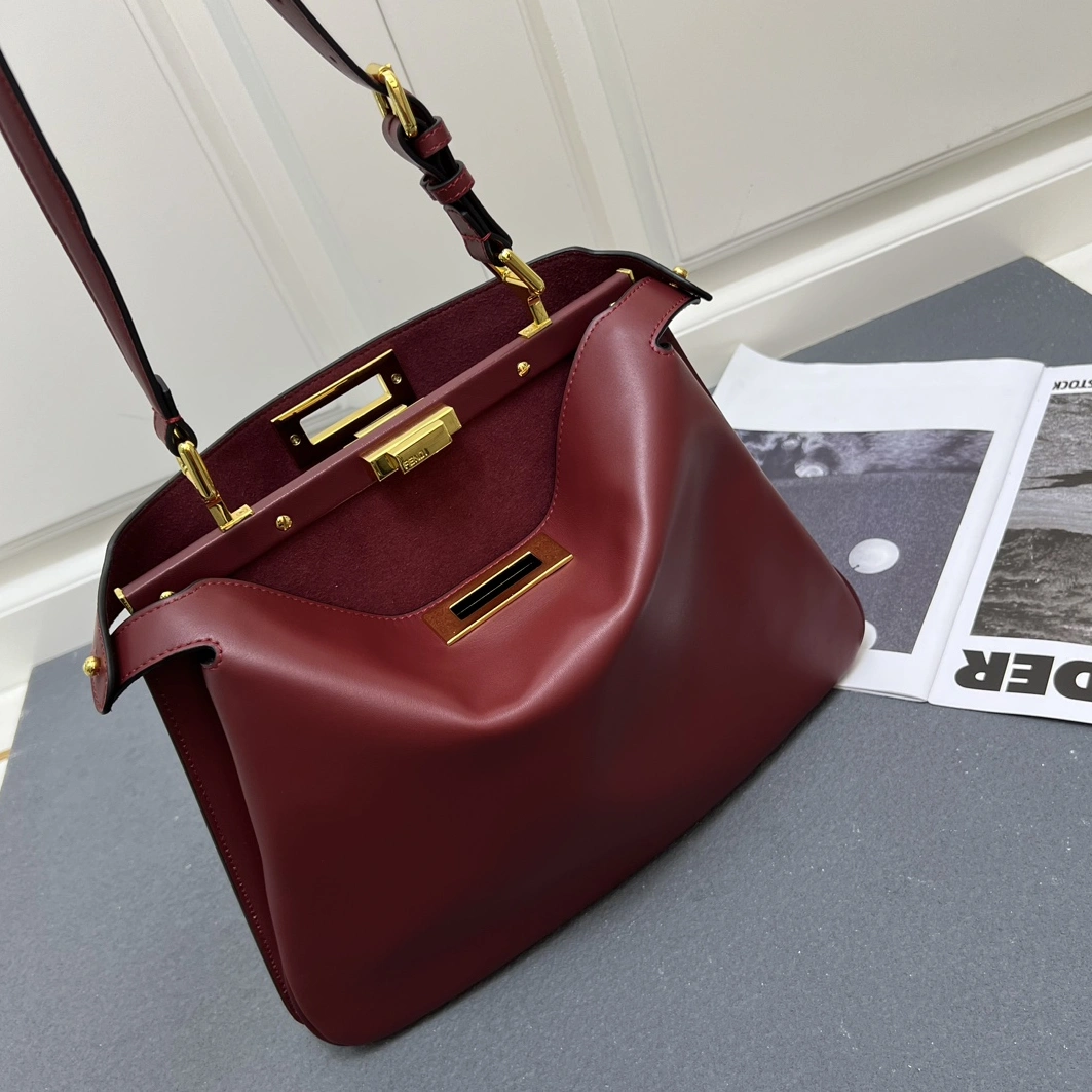 Fendi AAA Quality Messenger Bags For Women UrbanStyle 4476