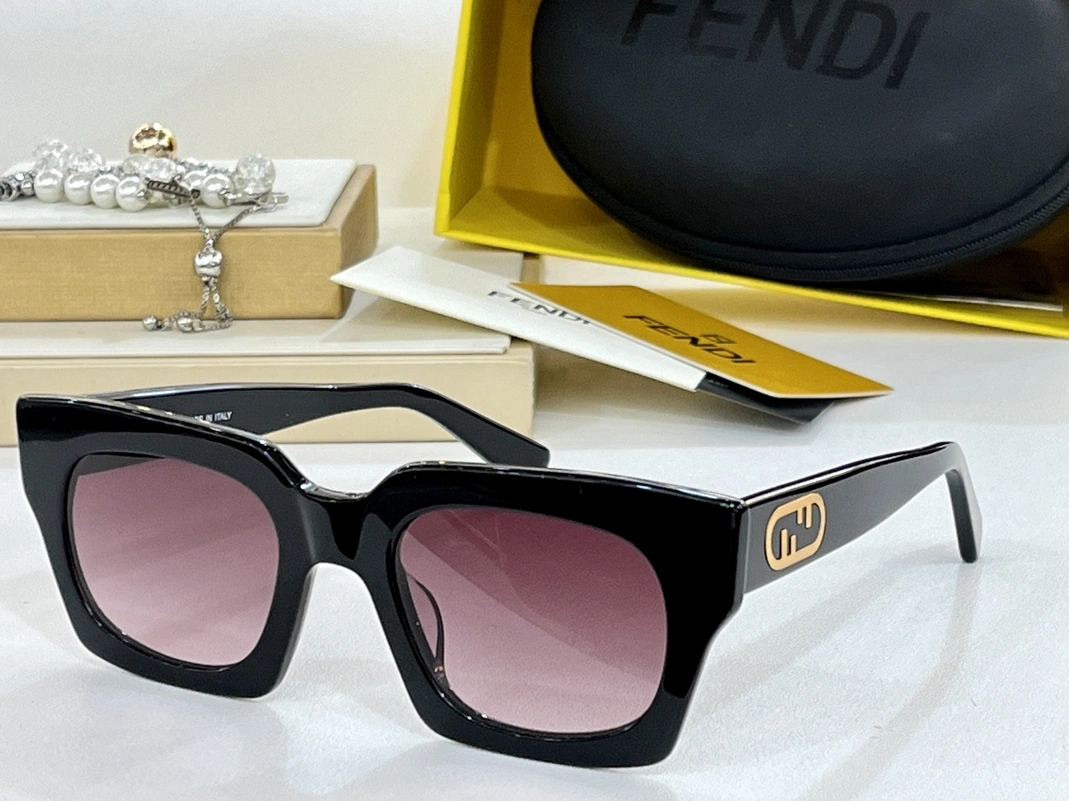 Fendi AAA Quality Sunglasses Classic 3967