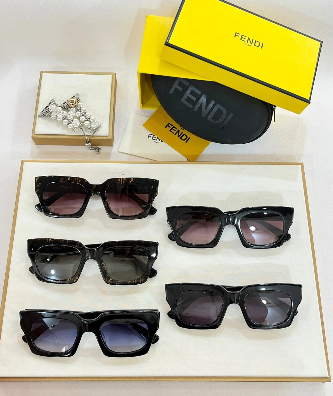 Fendi AAA Quality Sunglasses Classic 3967