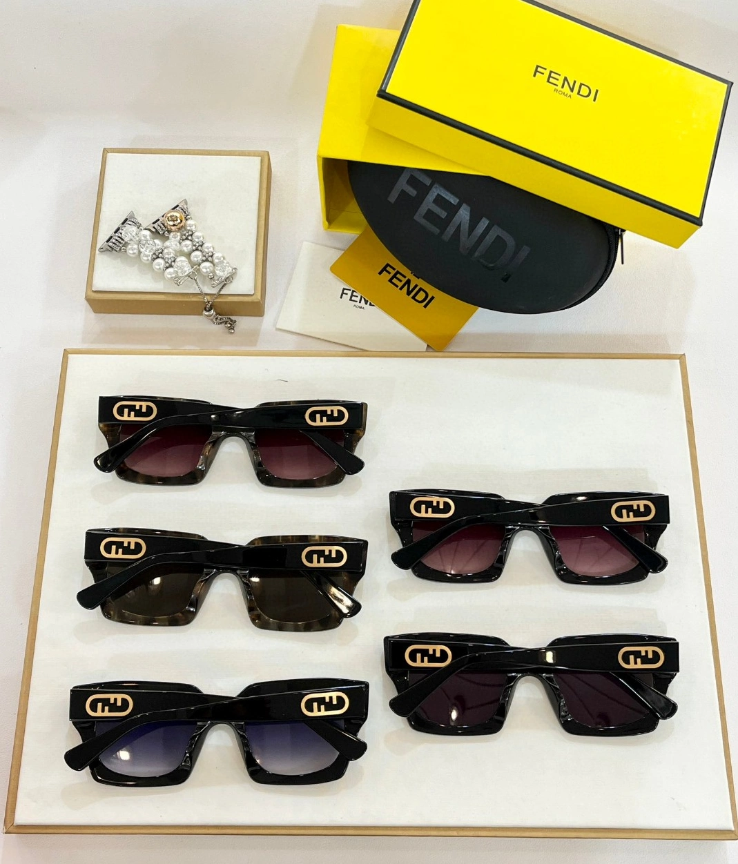 Fendi AAA Quality Sunglasses Classic 3967