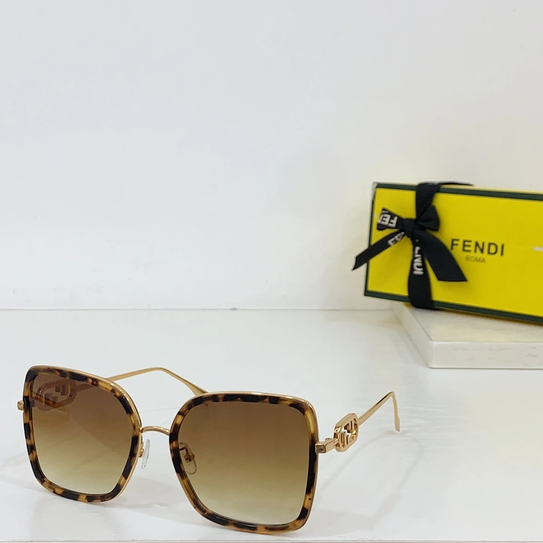 Fendi AAA Quality Sunglasses Comfortable 808