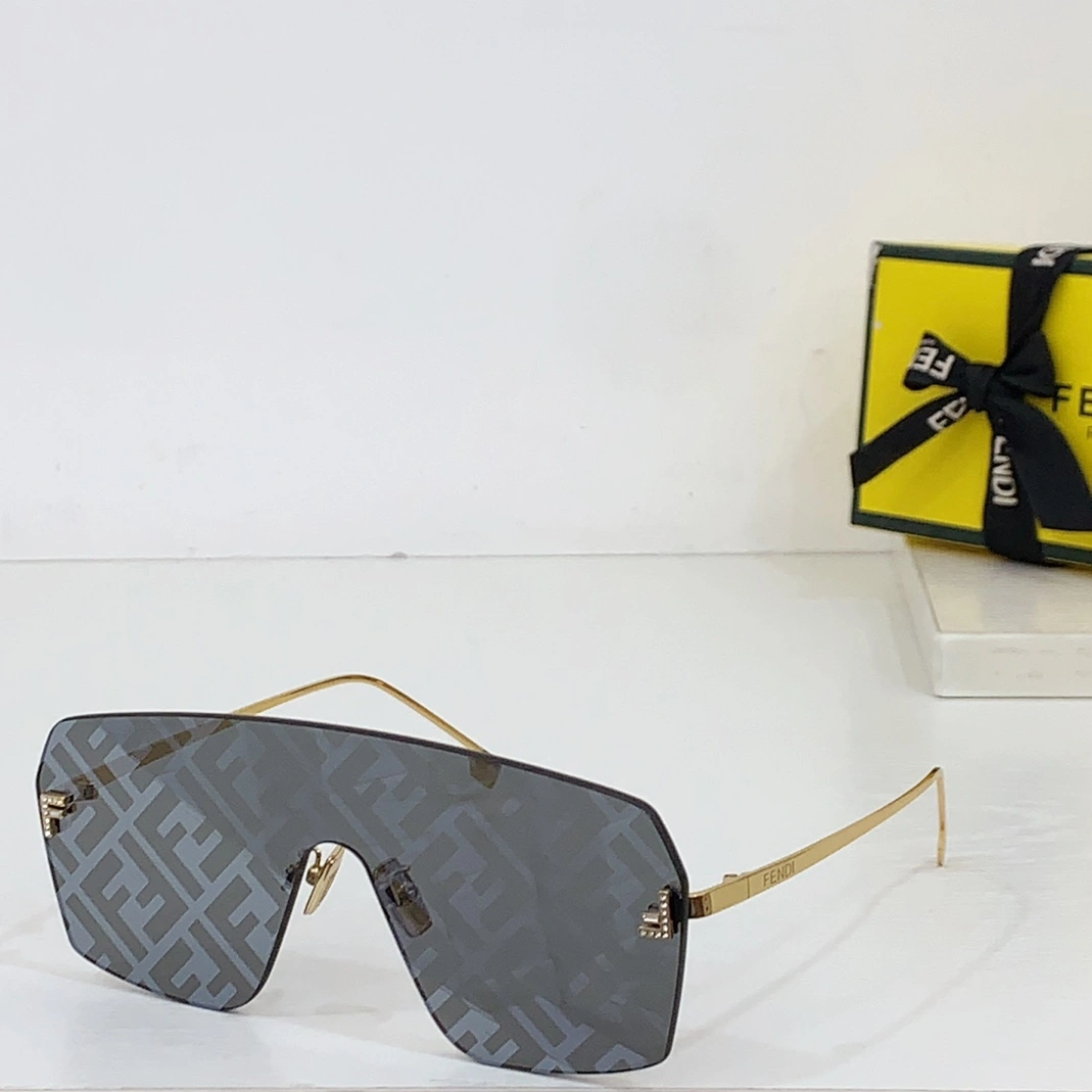 Fendi AAA Quality Sunglasses Compact 4234