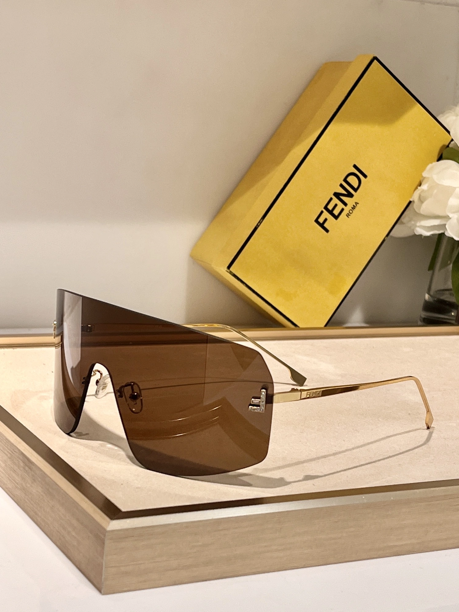 Fendi AAA Quality Sunglasses Compact 4237