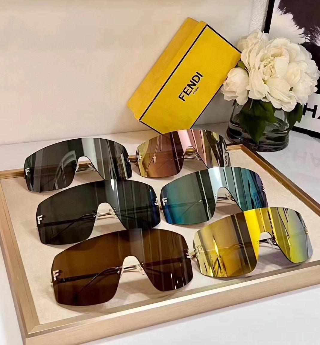 Fendi AAA Quality Sunglasses Compact 4237