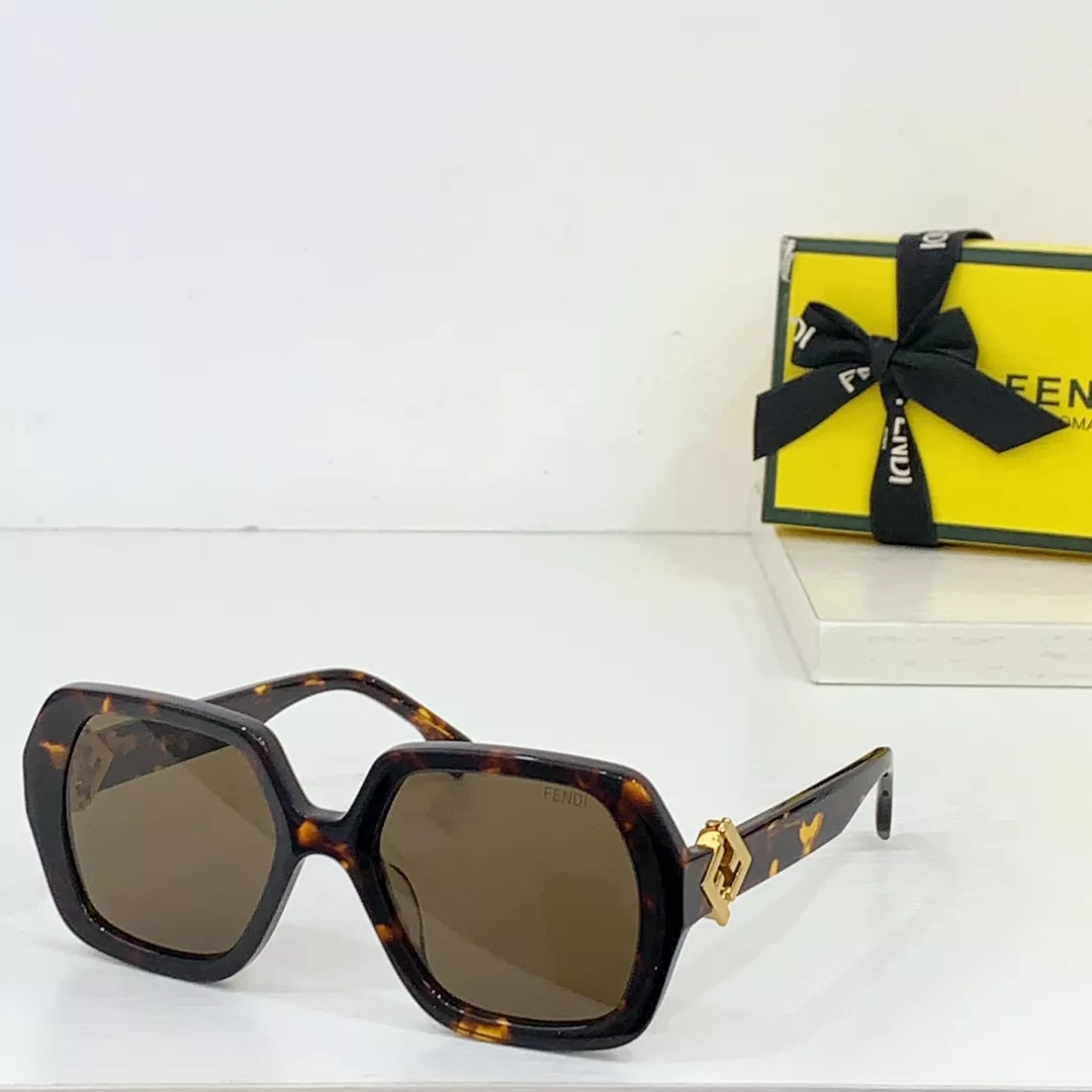 Fendi AAA Quality Sunglasses Cozy 8031