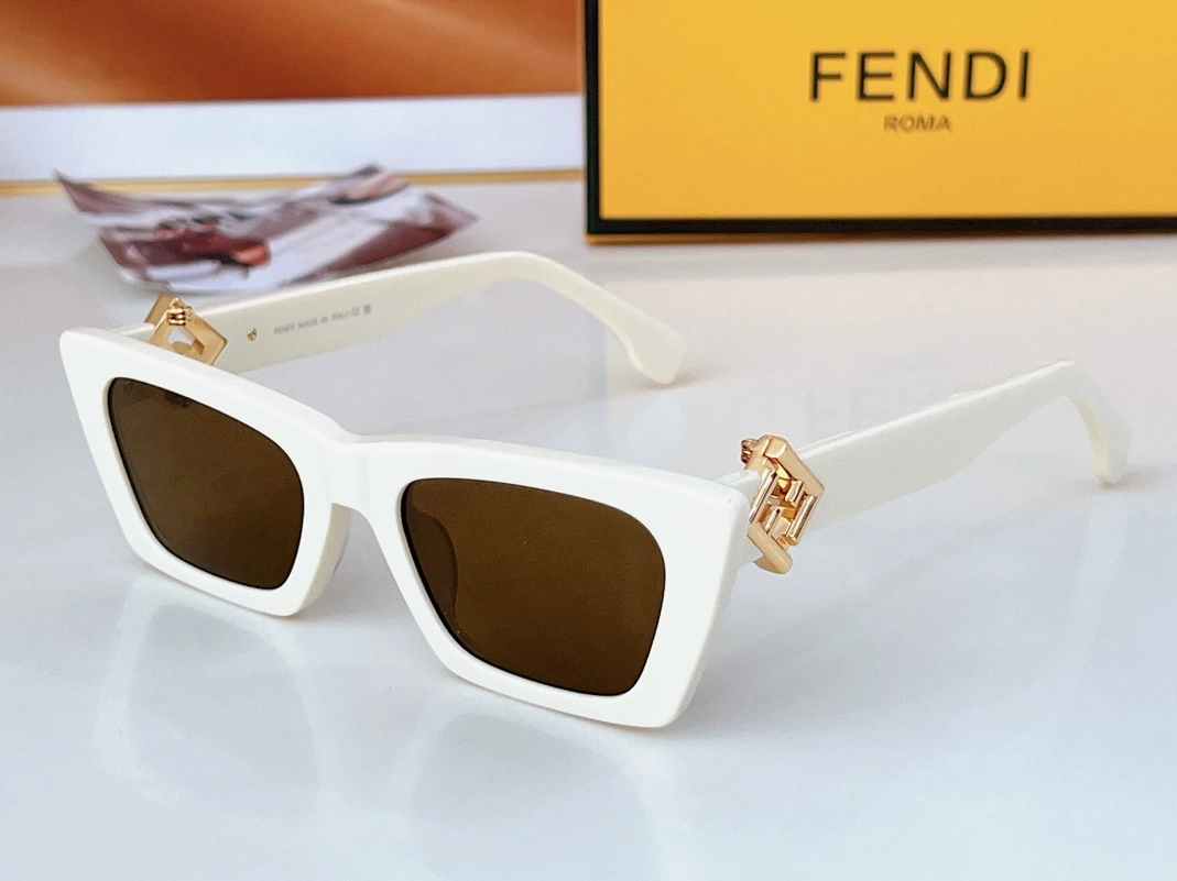 Fendi AAA Quality Sunglasses Elegant 1105