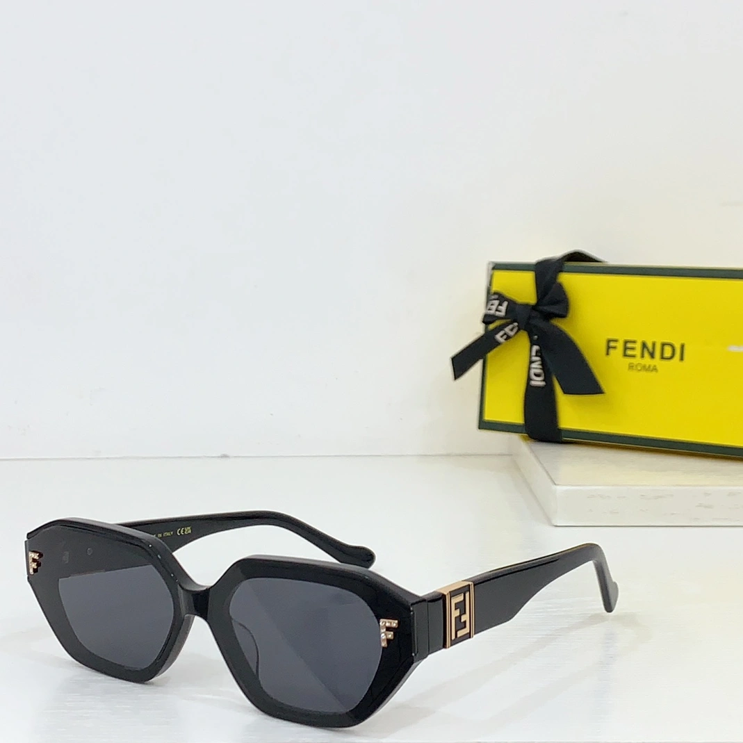 Fendi AAA Quality Sunglasses EyeCatching 2101