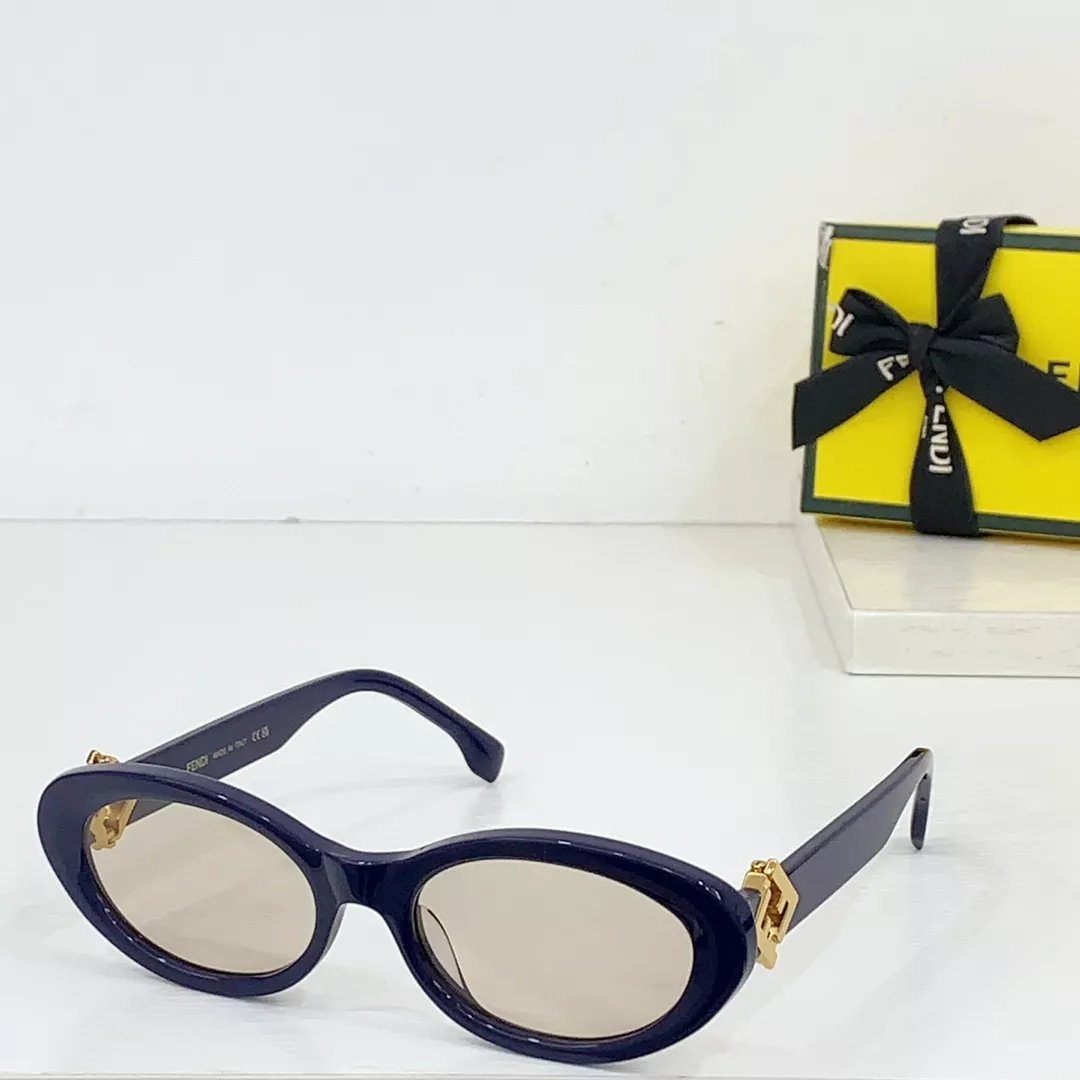 Fendi AAA Quality Sunglasses Modern 7189