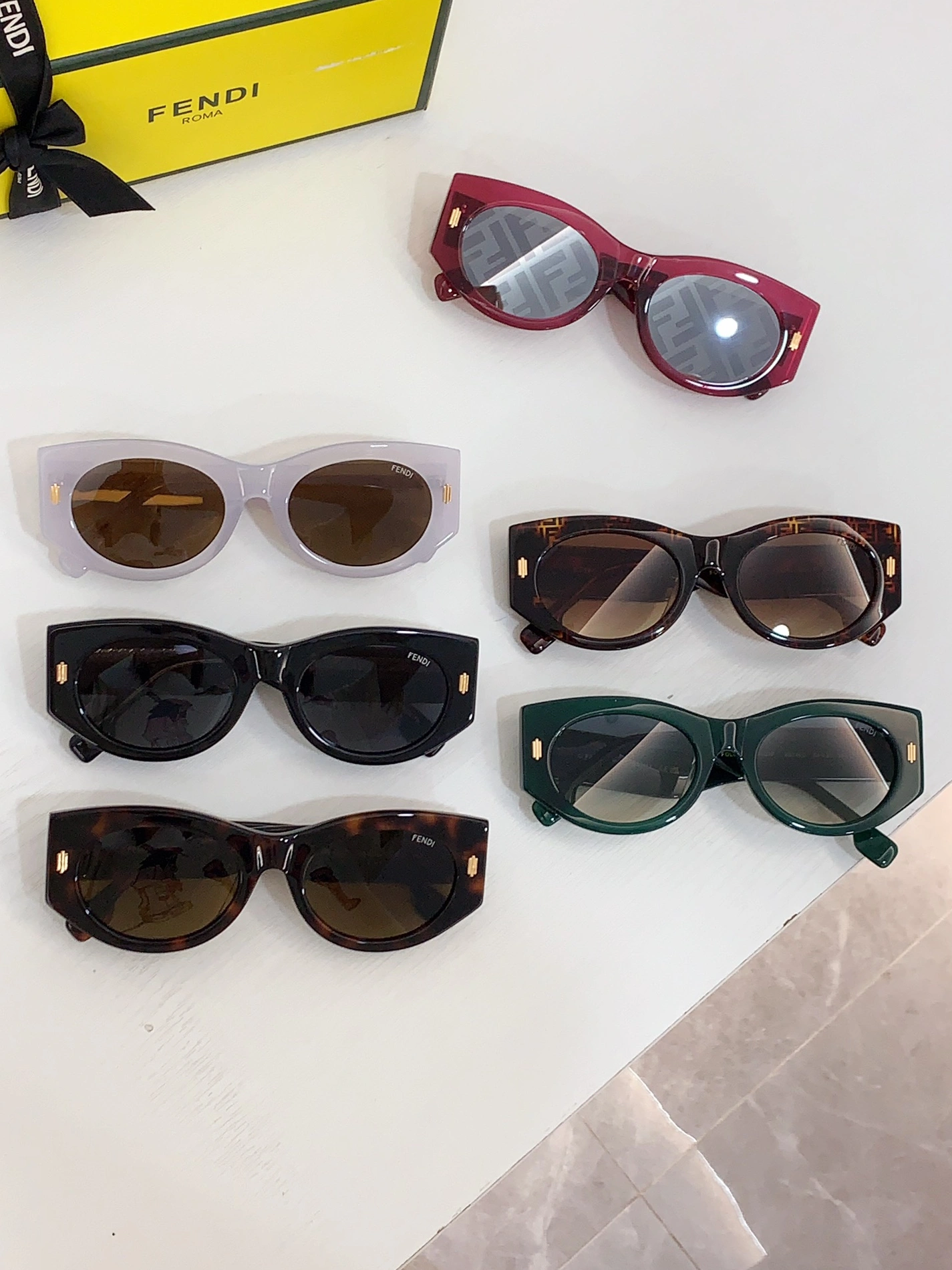 Fendi AAA Quality Sunglasses Modern 8000