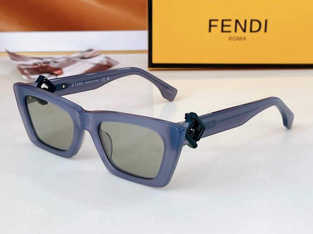 Fendi AAA Quality Sunglasses Practical 976
