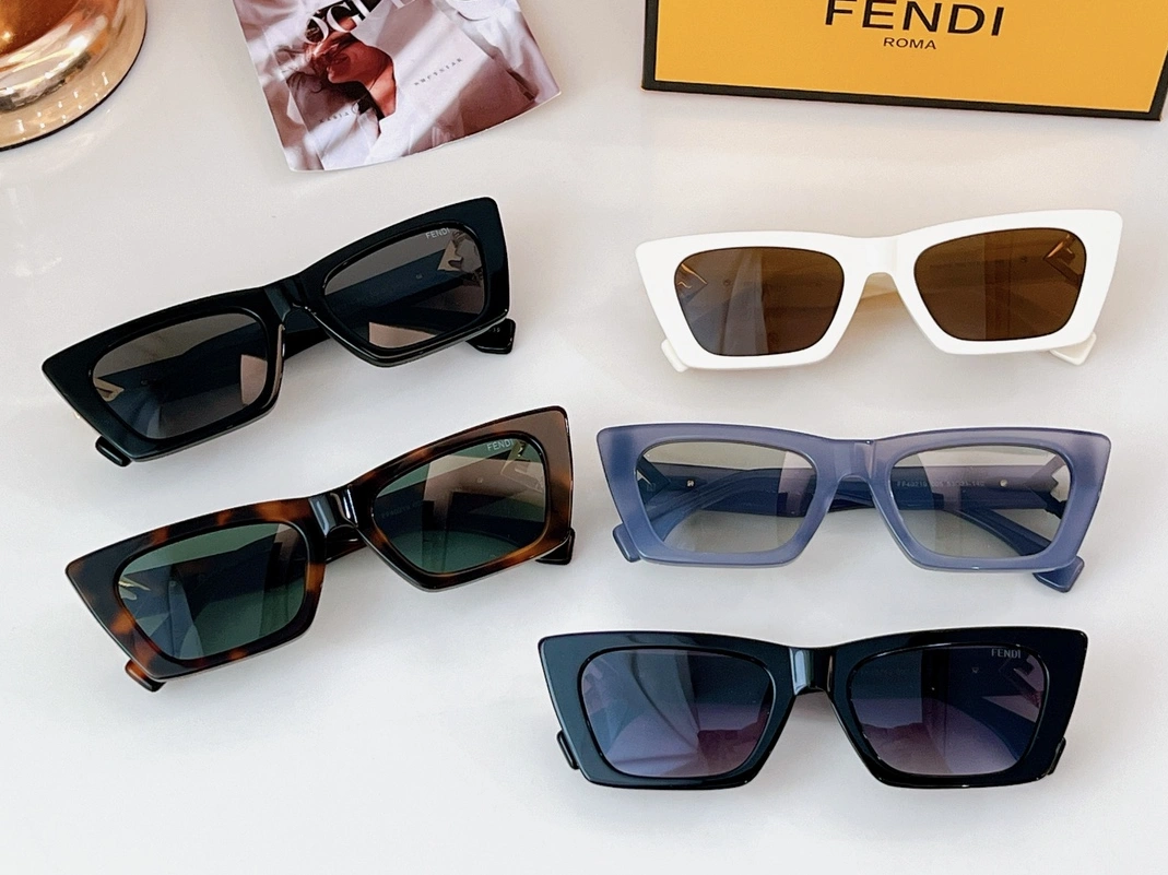 Fendi AAA Quality Sunglasses Practical 976