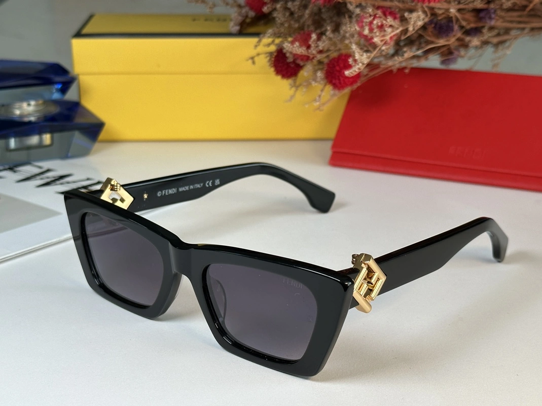 Fendi AAA Quality Sunglasses Refined 5264