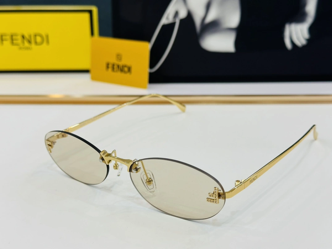 Fendi AAA Quality Sunglasses Resilient 7504