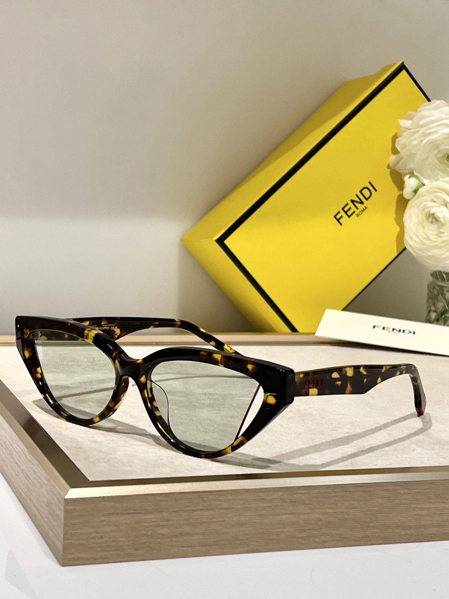 Fendi AAA Quality Sunglasses Soft 585