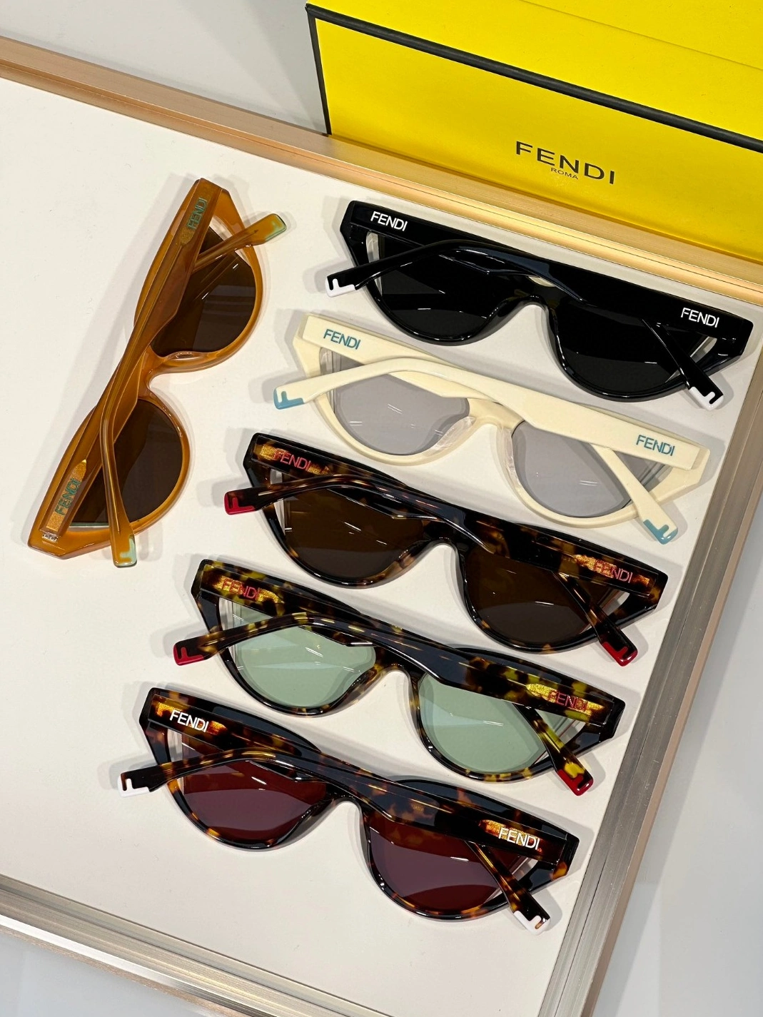 Fendi AAA Quality Sunglasses Soft 585