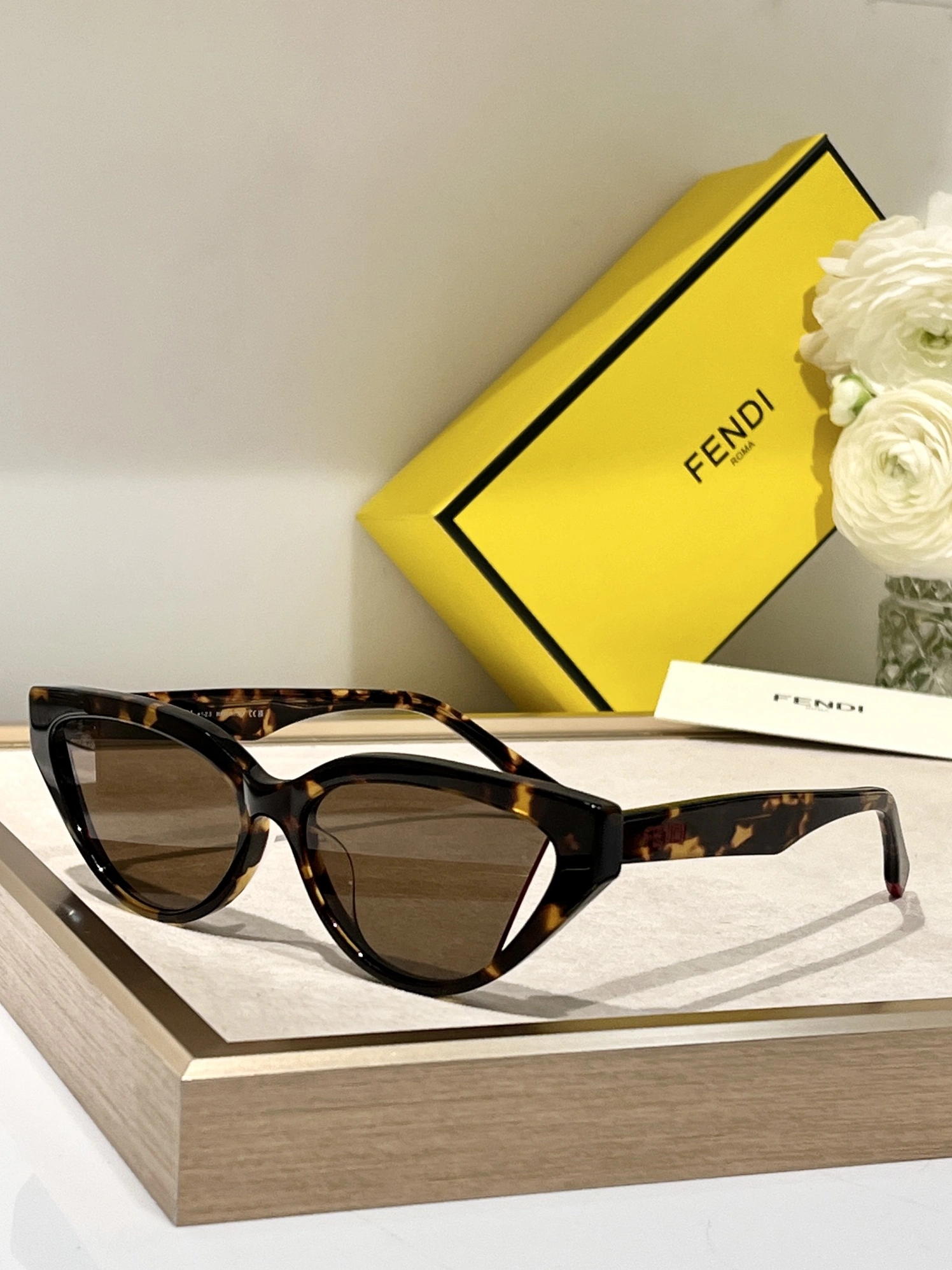 Fendi AAA Quality Sunglasses Trendsetting 3063