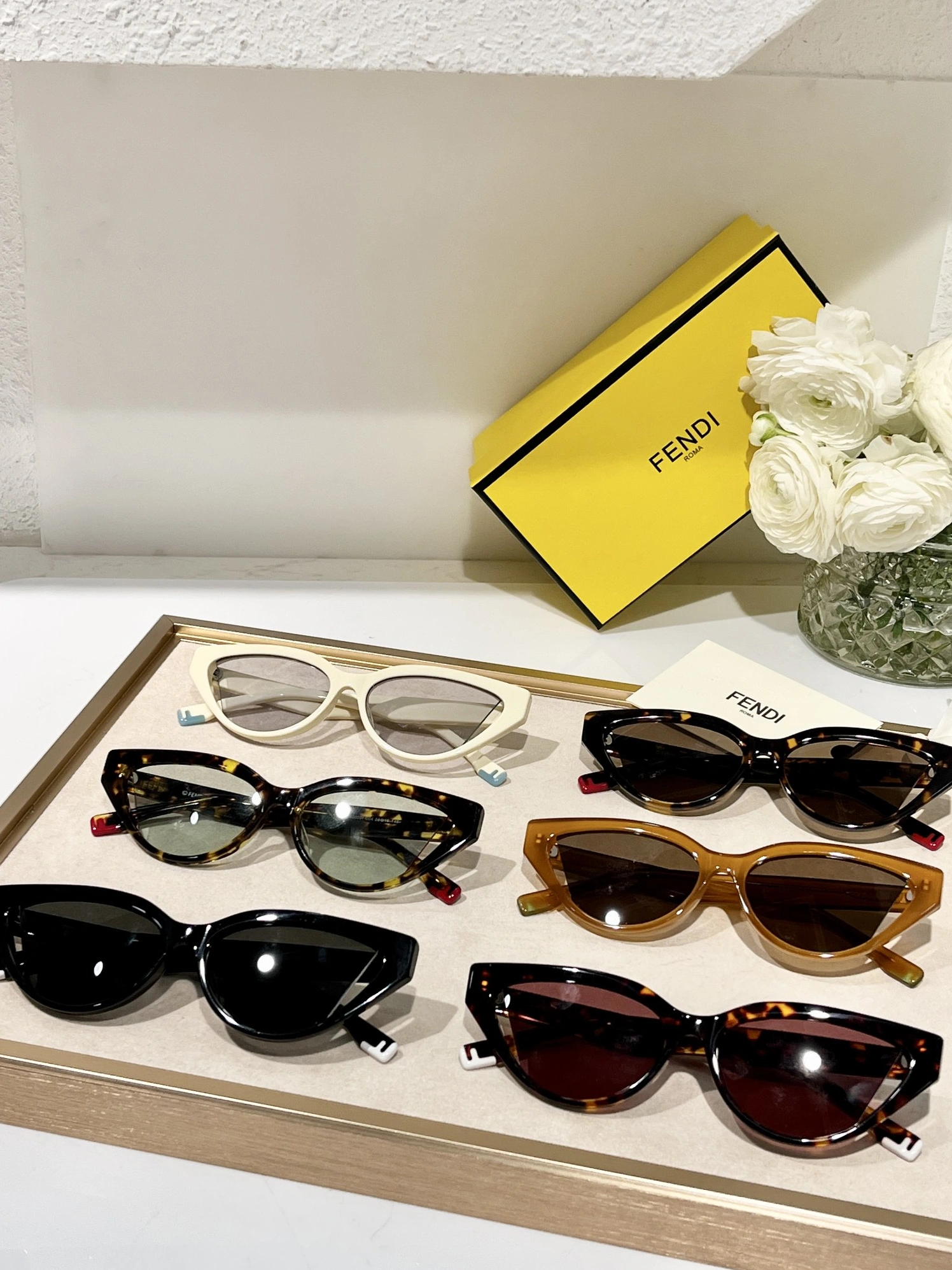 Fendi AAA Quality Sunglasses Trendsetting 3063