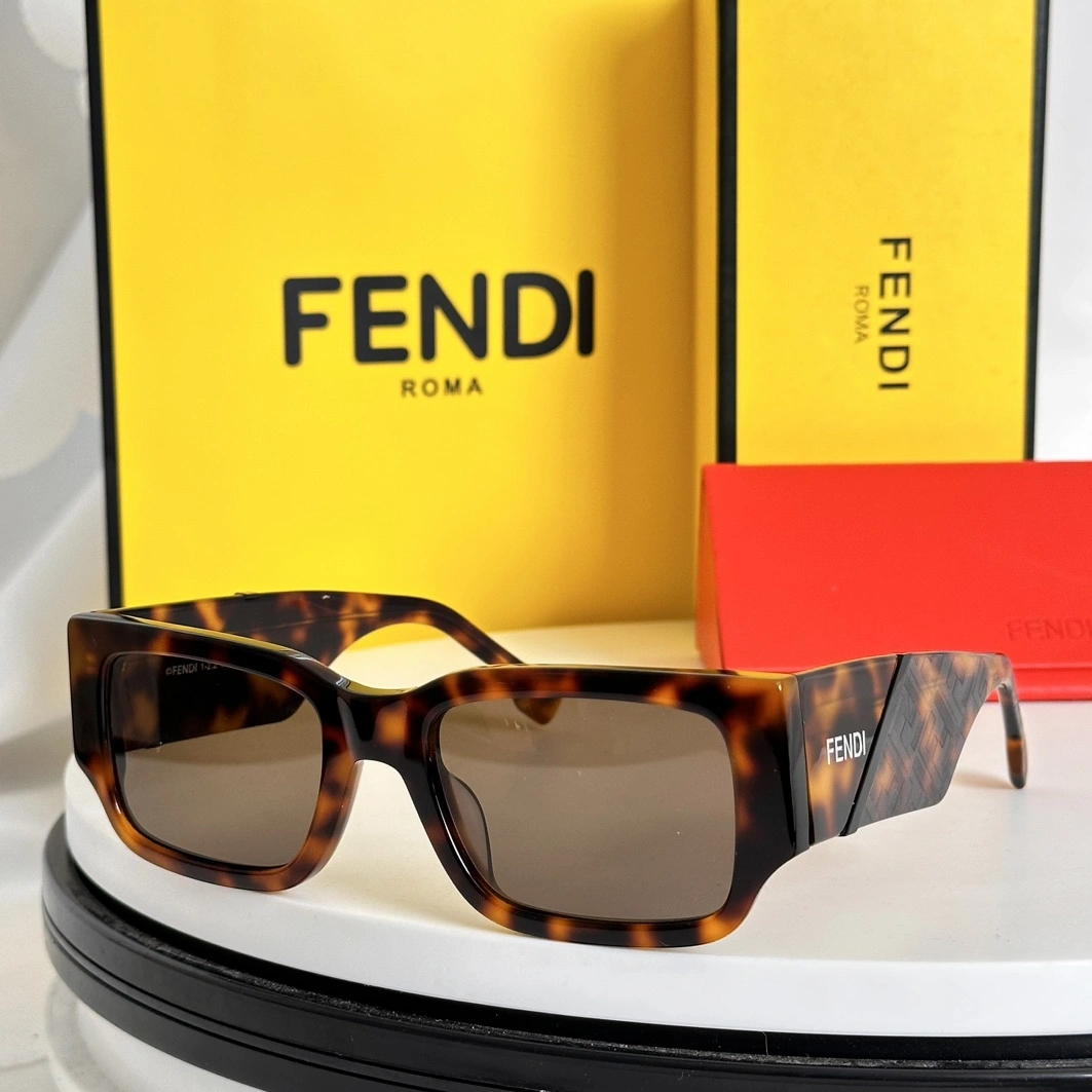 Fendi AAA Quality Sunglasses Vibrant 5638
